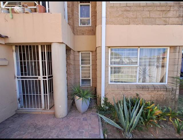 2 BEDROOM TOWNHOUSE FOR SALE IN DELVILLE